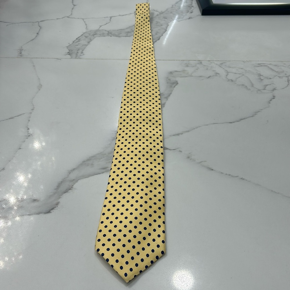Peter Blair College Collection Dots Tie.‎ 100% Silk Yellow & Navy.